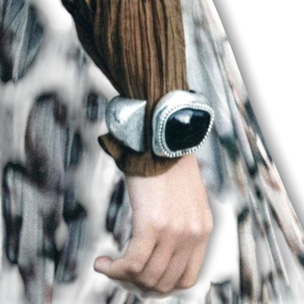 NWOT Zara LARGE STONE BRACELET